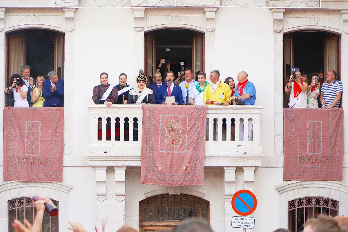 Gracias a todos los cuellaranos, cuellaranas y visitantes por hacer que las calles de Cuéllar vuelvan a vibrar de emociones.

¡Cuéllar volvió con más ganas que nunca!

¡Viva Nuestra Señora del Rosario!
¡Viva Cuéllar!