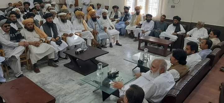 Pashto__Ghazzal's tweet photo. #وزیرستان
#اتمانزئی_جرگہ
اس وقت اتمانزائي قوم اور مذاکراتی ٹیم کے درمیان مذاکرات جاری ہے۔
اتمانزئی قوم کے بہت سے مشران خال میں موجود ہے۔
#UtmanZai
#ReleaseAliWazir @ZawiaMedia @ZawiaNews @ManzoorPashteen @ShafiqAhmadAdv3 https://t.co/yDpmNvtOiI