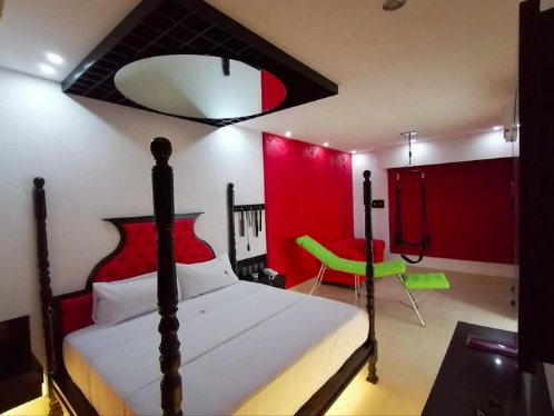 Con espejo en el techo para darle más sabor al "delicioso"....
¿Qué plan para hoy?
😈😛