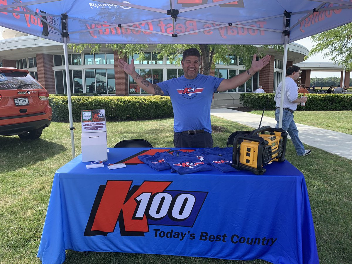 OhioTurnpike's tweet photo. Hitting the road this #LaborDay weekend? Stop by the Commodore Perry Service Plaza MP 100.0 in Clyde (Sandusky Co) and cool off with free @KonaIce, $1 dogs courtesy of #AVIFoodSystems all while listening to today’s best country @k100toledo. https://t.co/REi8FfbJcm