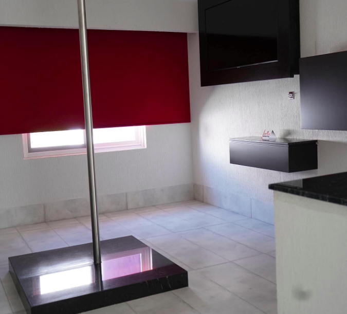 ¡Qué té baile un sexy perreo!
Les deseamos un fin de semana lleno de placeres, besos y caricias picantes!.
🤤🤪