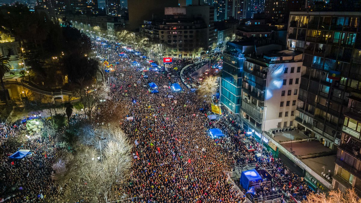 Lo que no cubren los medios!
Cuántas personas crees que participaron del cierre de campaña del #Apruebo ???
Comparte para que lo vea todo Chile
📸 <a href="/crsotoq/">crsotoq</a>