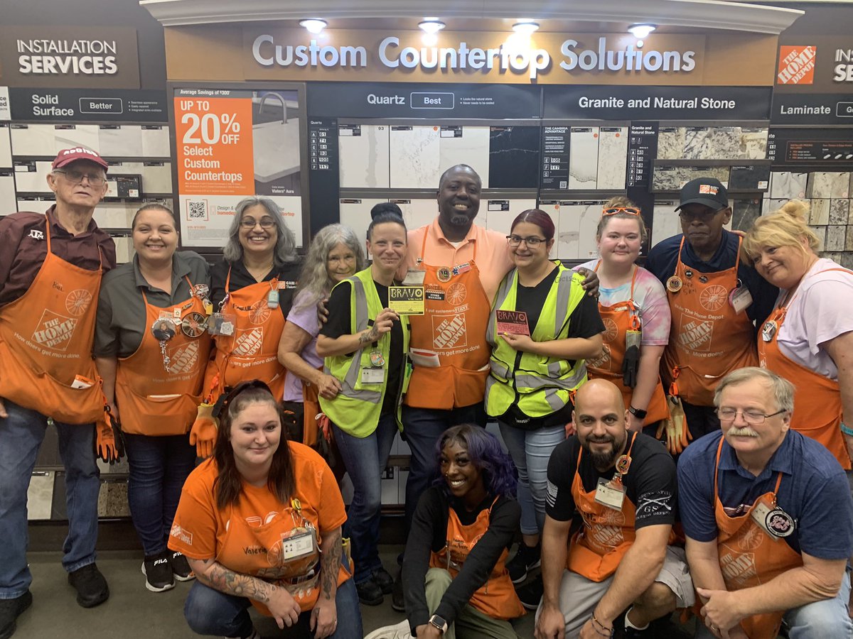 BabyBoi1977's tweet photo. Elivira from the service department wanted to recognize the Ofas Lindsey and Chelsea for helping all over the store! Love the peer to peer recognition!! #KilleenStrong @jaimee_weghorst @TerryNabours @TurrnceT @ECook1225 @moraleskeesha1 @garland_haynes @keren_gorg https://t.co/V1OGdEsoXX