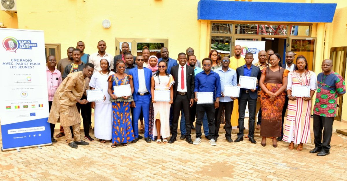 Radio_RJS's tweet photo. La formation des journalistes et techniciens de #RJS  s’est tenue à #Ouagadougou du 1er au 31 aout 2022. 
Les agents se sont approprié leurs nouveaux outils ainsi que les spécificités éditoriales de la radio.
Au terme de la session, ils ont reçu leurs attestations de formation. https://t.co/nOnhUrM5fq