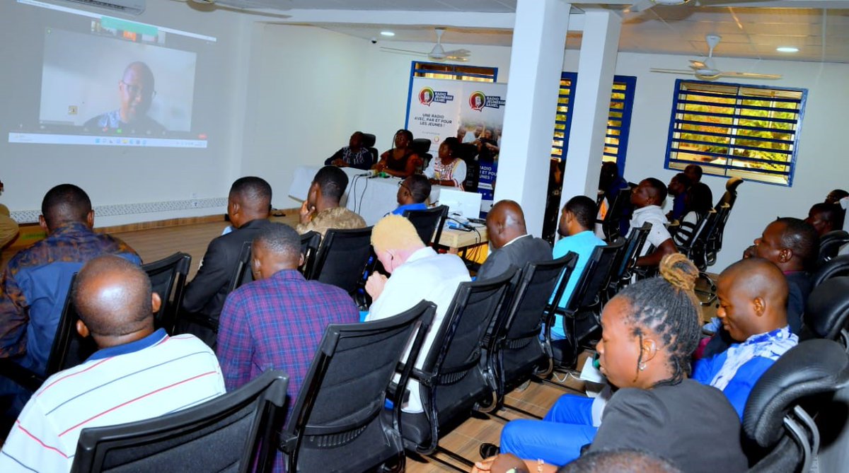 Radio_RJS's tweet photo. La formation des journalistes et techniciens de #RJS  s’est tenue à #Ouagadougou du 1er au 31 aout 2022. 
Les agents se sont approprié leurs nouveaux outils ainsi que les spécificités éditoriales de la radio.
Au terme de la session, ils ont reçu leurs attestations de formation. https://t.co/nOnhUrM5fq