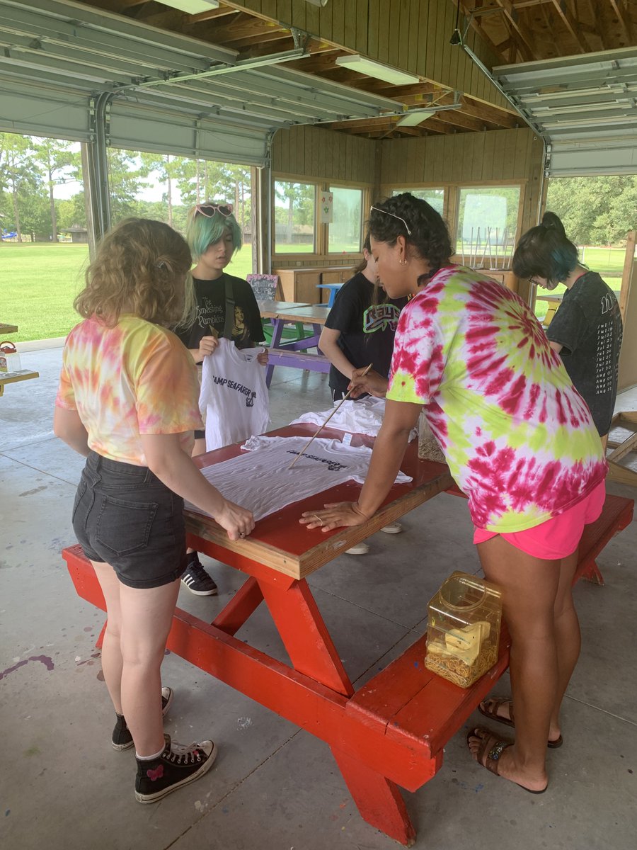 WCDS_Trips's tweet photo. Tie dye and beads! #WCDSGrade9 #WCDS9thTrip https://t.co/iBTcqqIOZ8