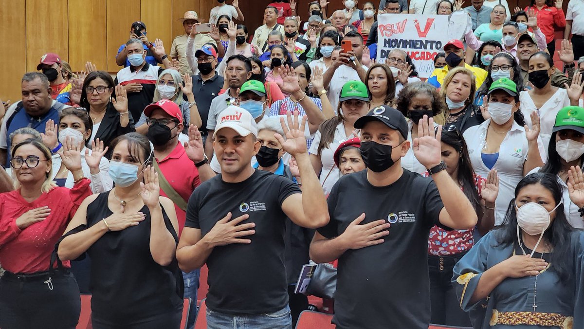 _LaAvanzadora's tweet photo. Finalicé mi visita por el estado Zulia con un Encuentro con sector educativo. Juramentamos al Equipo Promotor del Congreso de la Nueva Época.

@NicolasMaduro
@MPPEDUCACION https://t.co/yPUrl1Aw57