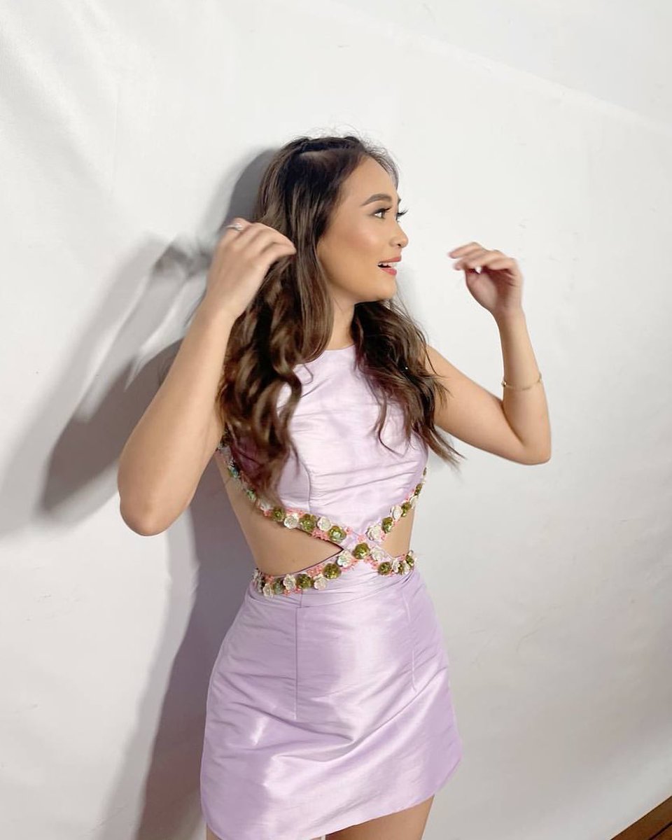 TeamIsabelOFC's tweet photo. Queen things 👑🫶🏻 

GORGEOUS!!! @isabellaohoo 

Isabel Laohoo | #KumuIs4UConcert https://t.co/YtgZq9R73J
