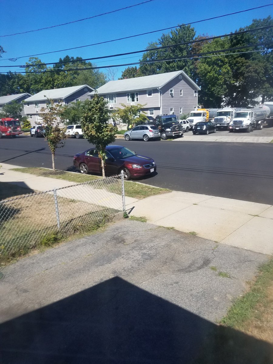 MidlifeSpark's tweet photo. 71 Salem st #lawrence ma 2 cars into home https://t.co/0mSbiAqn1N