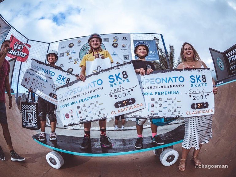 El Campeonato de #Skate de #Famara se consagra como cita obligada en el calendario deportivo de #Teguise 🛹🔝 Un gran espectáculo sobre ruedas organizado por @juventudteguise y @cojinetesk8 y el mejor ambiente infantil y juvenil se unieron en el parque de La Caleta ✅