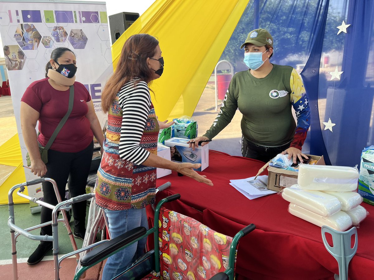 IpasmeOficial's tweet photo. #02Sep ¡Con Amor y Humanismo!

En tercer día de jornada, el equipo del @IpasmeOficial se mantiene desplegado en el #Zulia garantizando la salud de los trabajadores del Magisterio venezolano brindado excelente atención y bienestar.

#PatriaUnidaDePaz
@NicolasMaduro
@_LaAvanzadora https://t.co/QO3mDJzMZm