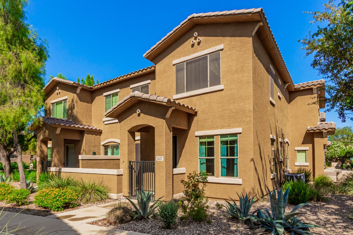 Another new listing by Laurie Lavine of Arizona Premier Realty Homes & Land, LLC...here's a link to the MLS listing for this 1493 sq. ft. 3 bedroom/3 bathroom townhouse condo with double garage & close to the pool priced at $344900: my.flexmls.com/lavineteam/sea…