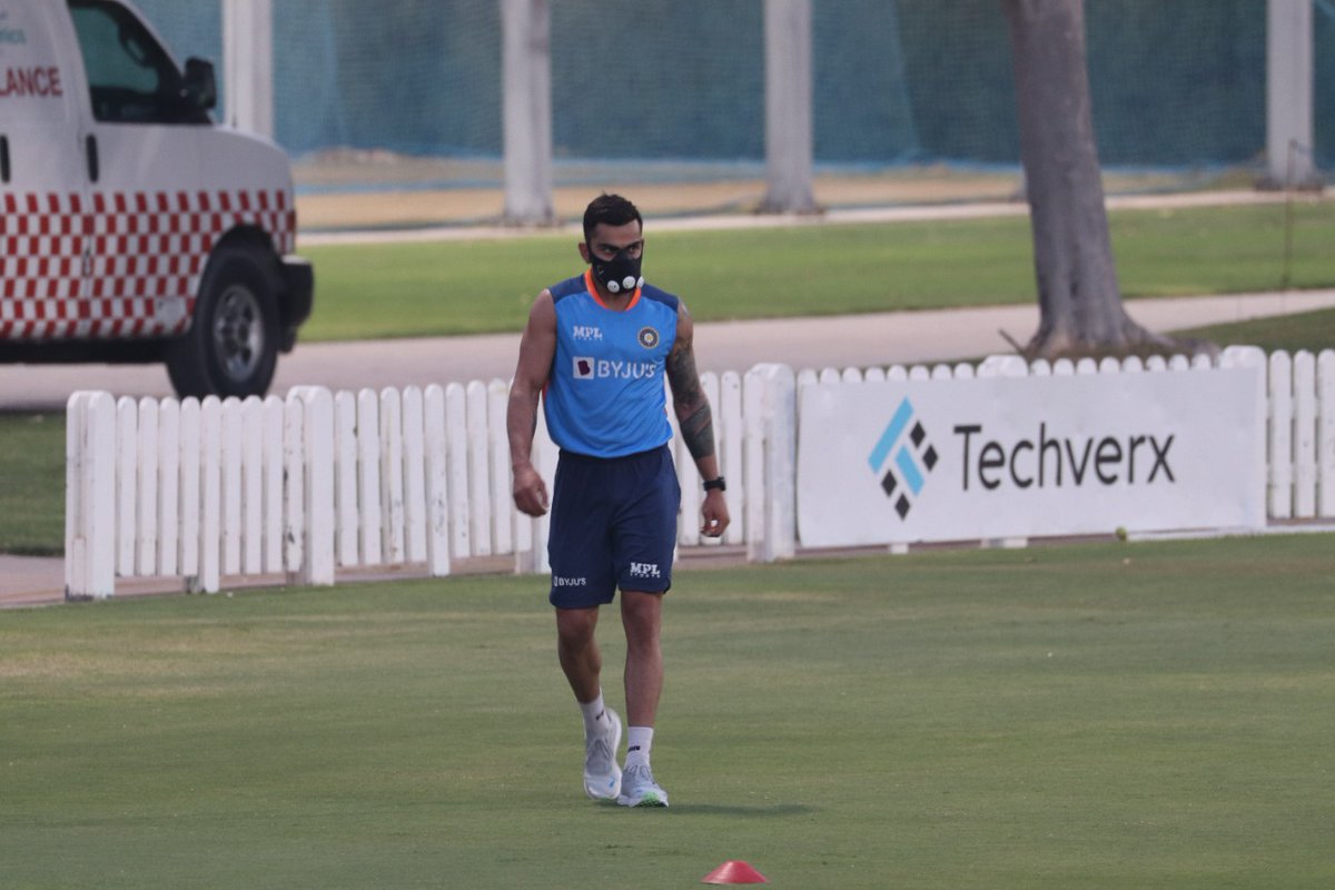 NikhilNaz's tweet photo. Virat Kohli using high altitude mask during cardio training. A technique used by elite athletes, especially long distance runners to strengthen their lungs and breathing muscles. https://t.co/FV3RY3Rmo7