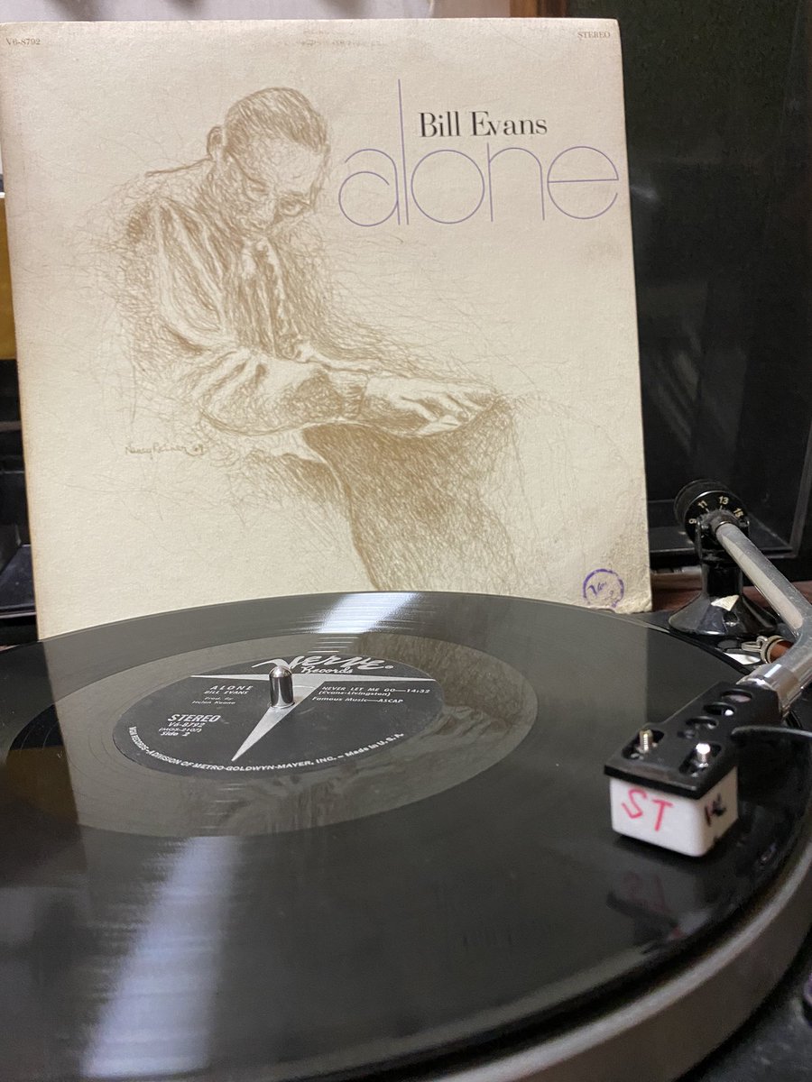 Vinylaudiolabo's tweet photo. 雨の夜はひとり静かにピアノソロ。
Soloだけどalone。
機嫌良く弾いている感じ。
B面は口説⁉︎
#pianosolo #pianojazz #billevans #solo #solopiano #vinylrecord #analogue #phono #phonopickup #pickupcartridge #vinylaudiolaboratory #iverve #áudio #dj #recordplayer https://t.co/agqZt5f295