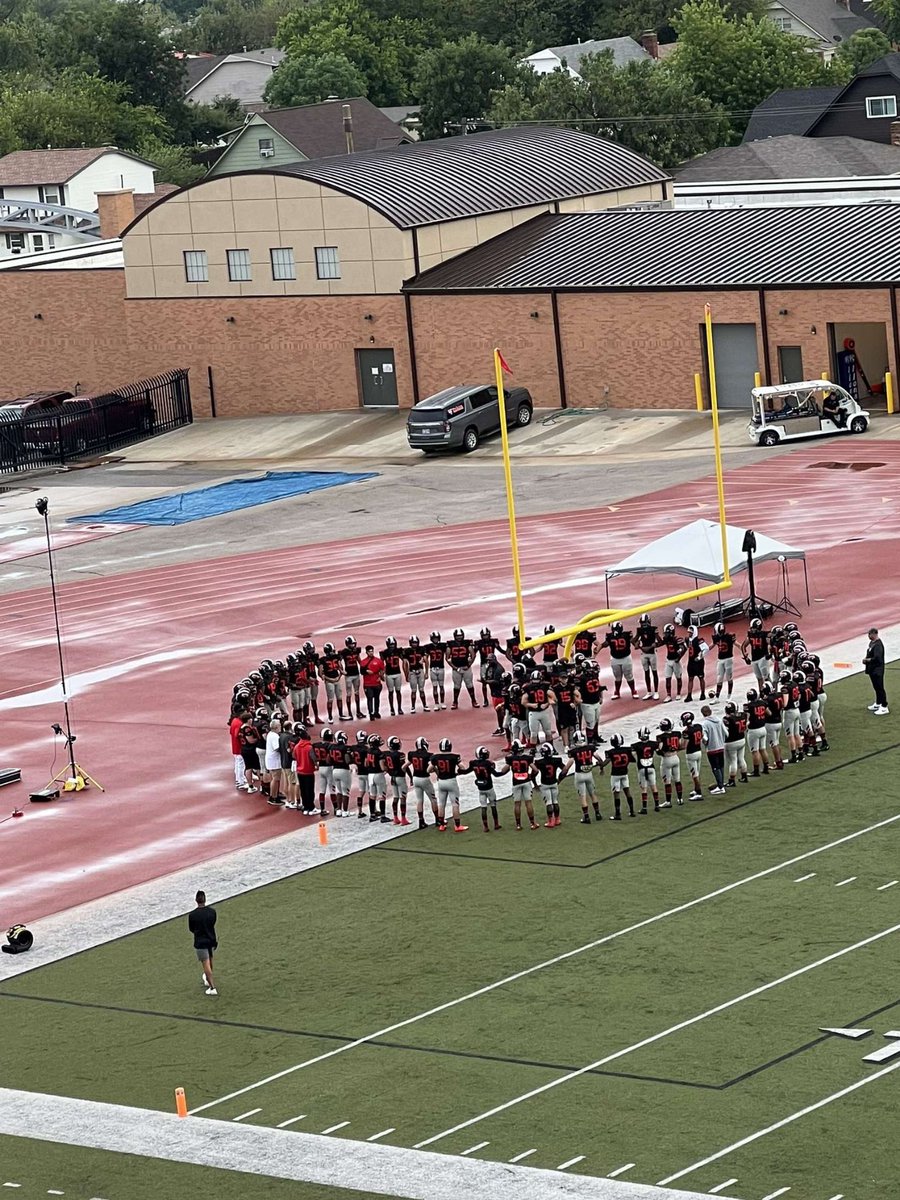 Unbreakable bond with these guys @westmoorejagsfb @WestmooreSS