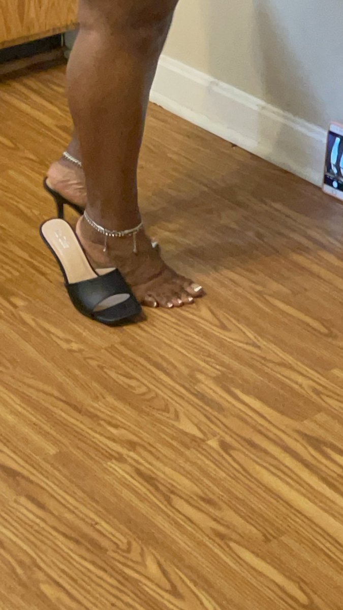 KountryFeet's tweet photo. 4 da 👣 Luverz #ebony #toes #feet #singlesole #heels #mules https://t.co/ND0NxmeEGh