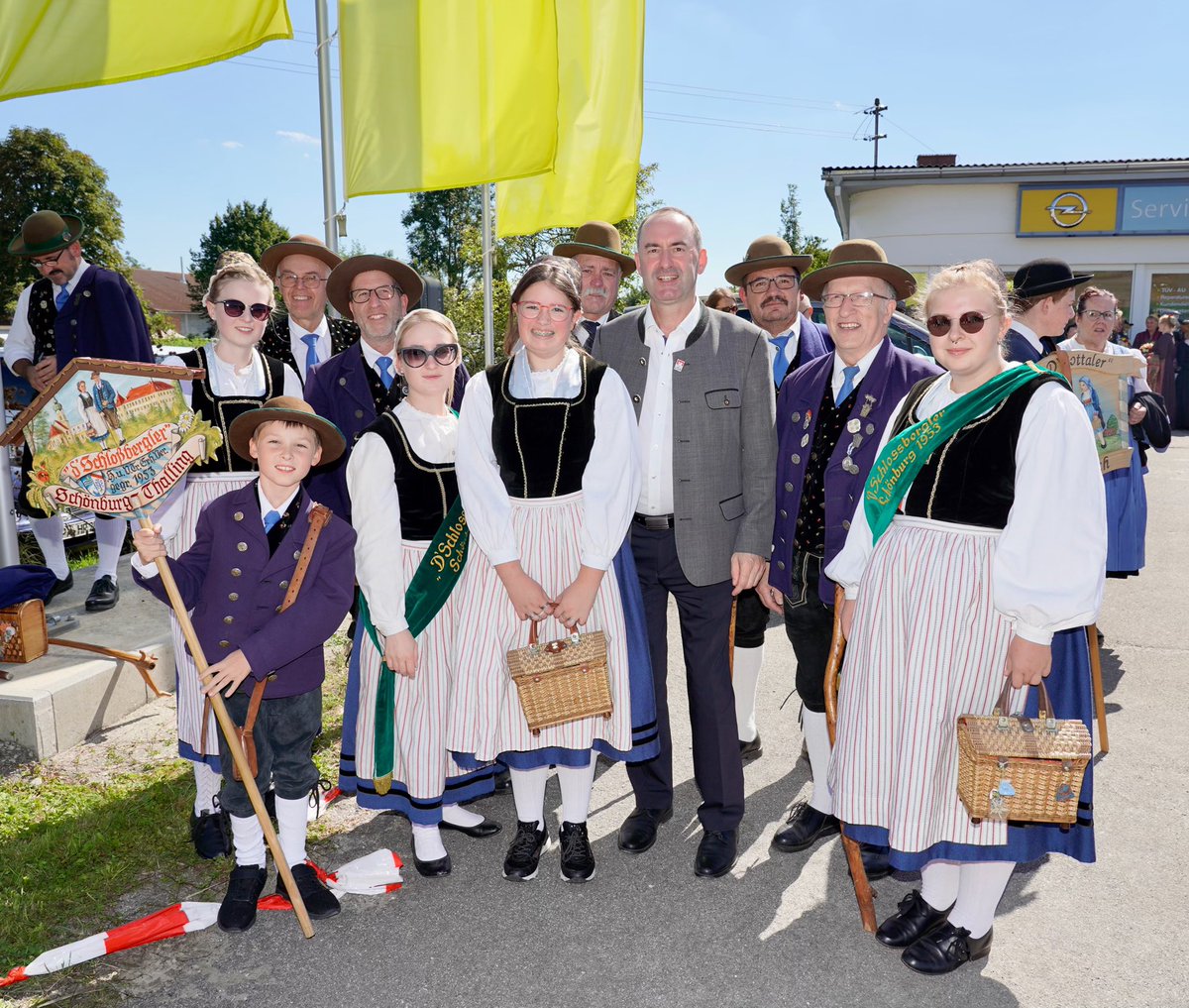 HubertAiwanger's tweet photo. #Karpfham #Tracht #Heimat https://t.co/HvNWdMFdWL