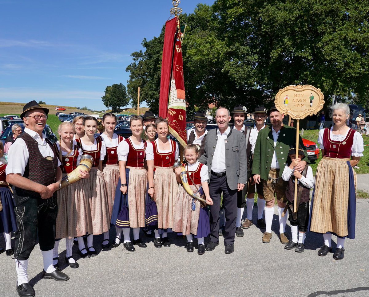 HubertAiwanger's tweet photo. #Karpfham #Tracht #Heimat https://t.co/HvNWdMFdWL