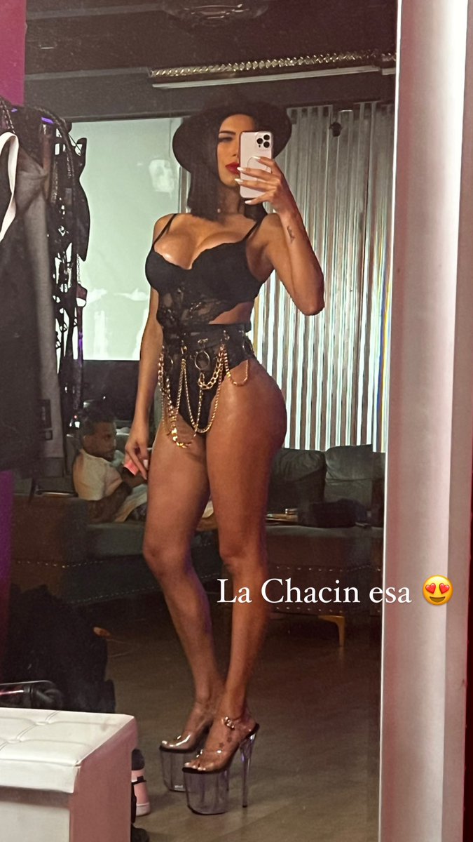 KarlitaChacin's tweet photo. Algunas fotos de anoche 🫶🏻 en mi sesión de fotos https://t.co/GQurRccfCH