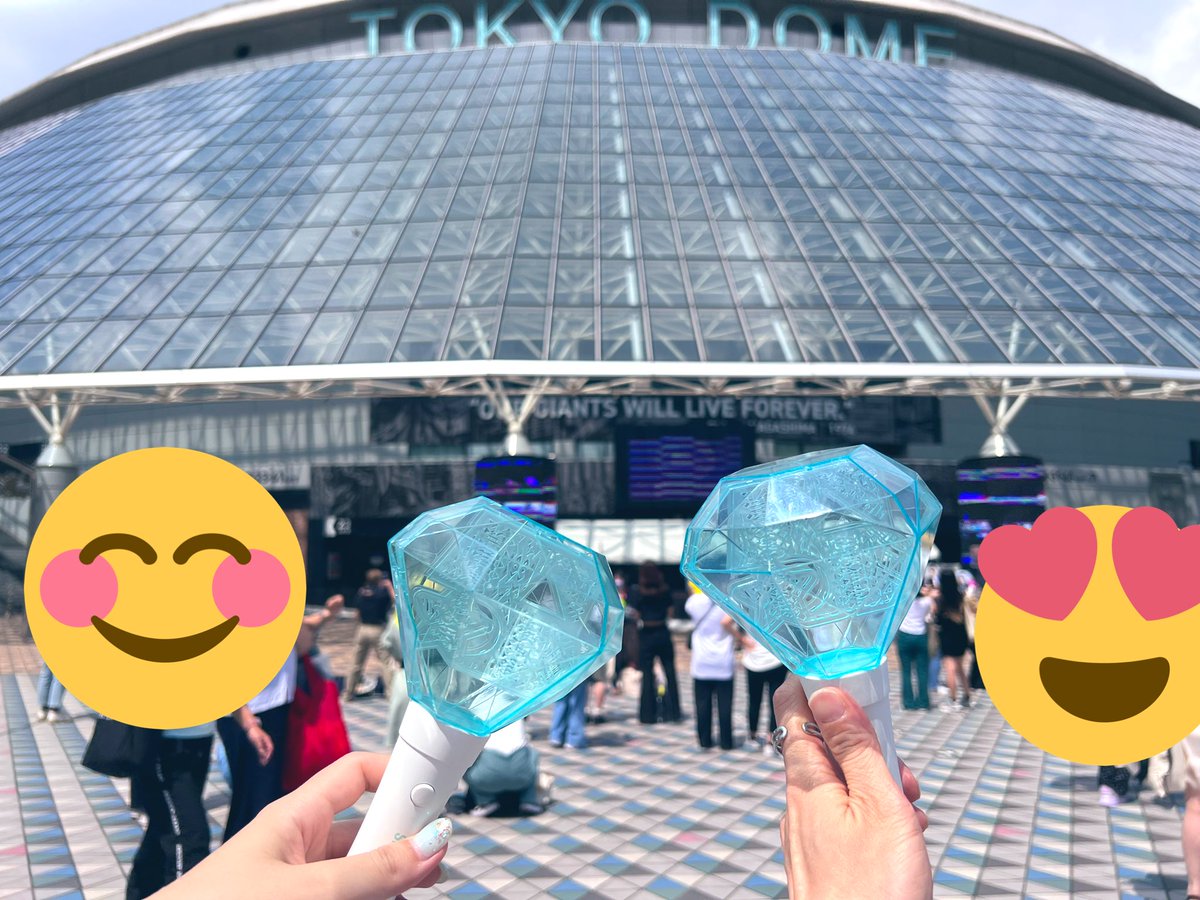 jetkeyyy's tweet photo. smt振り返り◎

◯グッズ列無くてサコッシュ無事買えたの嬉しい
◯友神席当ててくれてセンステ肉眼距離
◯ファンサおこぼれたくさん頂けた
◯周りSJとNCTファン
◯バックダンサーイケメン美女
◯銀テ何も印字なく手に入れたの後席に渡したら断られる
◯SHINee安定の日本語MCに拍手👏🏻

#SMTOWN_LIVE https://t.co/AtEGYFHAYo