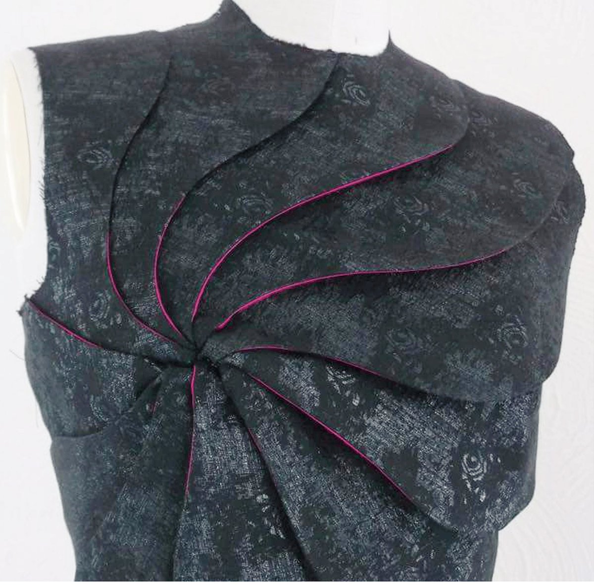 FTALondon's tweet photo. WEEKEND WORKSHOP ✂️ In this 3-hour TR #Pattern Cutting taster you’ll learn how to manipulate lines &amp; build a 3D pattern made completely by hand. Saturday 17th Sept for 3 hours at the FC Designer Workspace, close to Finsbury Park tube: https://t.co/548fBK2TAt
#trpatterncutting https://t.co/ZbrjDzOtHG