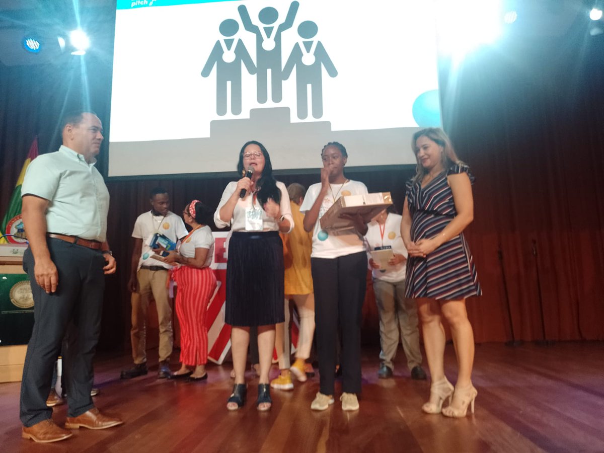 fjmurielandrade's tweet photo. Quiero felicitar a la aprendiz del #ASTIN, Johana Zamora, quien, con su proyecto: 'Colágeno Zamora', logró quedarse con el 1er lugar en el 'IV Concurso de Ideas Innovadoras, #ElevatorPitch', desarrollado en @SenaAtlantico. Es un orgullo para nuestra Regional 👏👏👏 https://t.co/iZ18aJ7A9V
