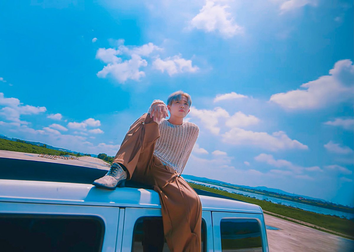 hwanstgrm's tweet photo. Outdoor set edit ver. ☀☁

#김재환 #KIMJAEHWAN
#𝐄𝐦𝐩𝐭𝐲𝐃𝐫𝐞𝐚𝐦 #그시절우리는 https://t.co/SI8XeE1GhM