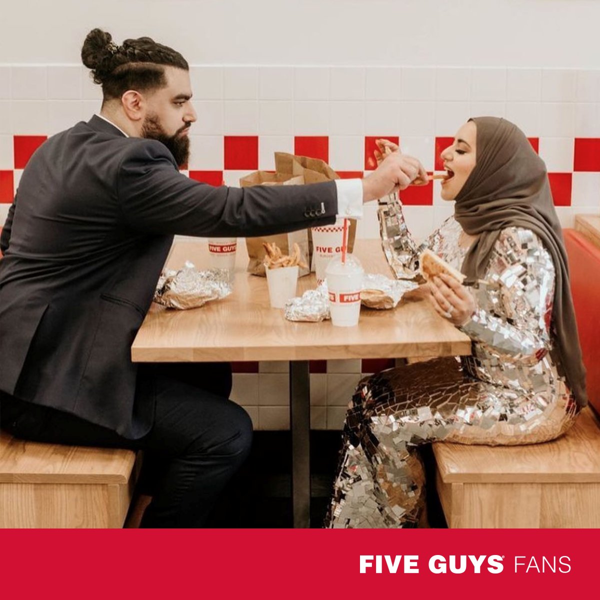 Congratulations to our Five Guys Fan of the month!  Tag us in your pics with #FiveGuysFans. (📸: bismambhatti |Instagram)
Félicitations à notre admirateur Five Guys du mois!  Marquez-nous dans vos photos avec #FiveGuysFans.