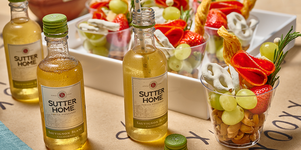 Pack up all your fav goodies for #NationalTailgatingDay! Don’t forget the wine 😉