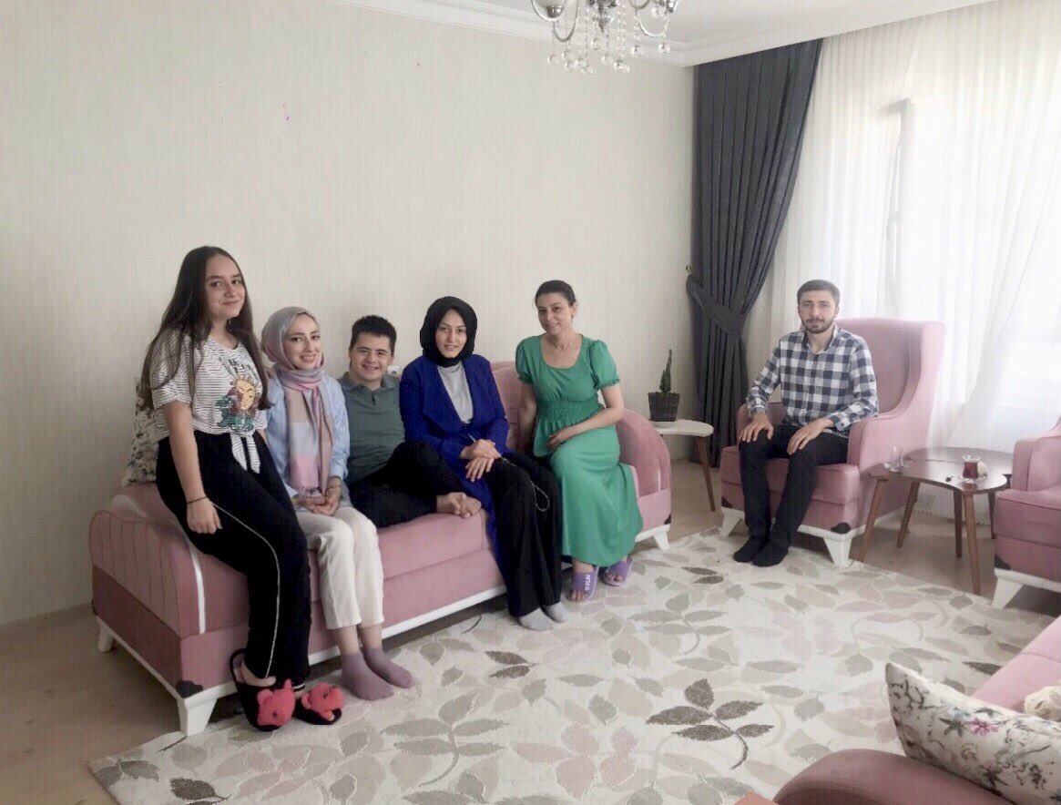 PursaklarAkgenc's tweet photo. Sevgiyi,iyiliği,merhameti ve kardeşliği yaşatmak üzere Alper kardeşimizi Sosyal Politikalar Başkanımız Sn.@rabia_cendek ile ziyaret ettik.

Sevgi dolu eşsiz kalbiyle bizleri mutlu eden,misafirperverlikleri için Alper kardeşimize ve ailesine teşekkür ediyoruz☺️
@tolga_yildiiz https://t.co/coQIxtxL4k