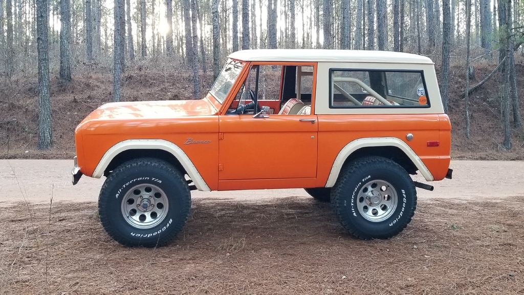 This 1973 #featurefriday comes from Russell Lowe. If you or anyone you know has an early Bronco that we should feature here, send images and details to info@tomsoffroad.com⁠
⁠
#tomsoffroad #classicbronco #vintagebronco #earlybronco #custombronco #leadingthetrailsince76
