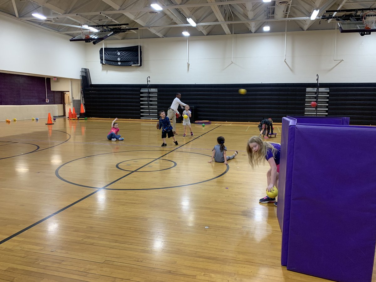 FletchLives4PE's tweet photo. Not sure who had more fun at @AmandaEleTweets this morning, @MCSDSuper or @ParsonsPride 2nd grade class?💜
#MiddieRising🔮
#MovingOurBus🚌
#MustangsOnTheMove🐴 https://t.co/DecxKcF3E1