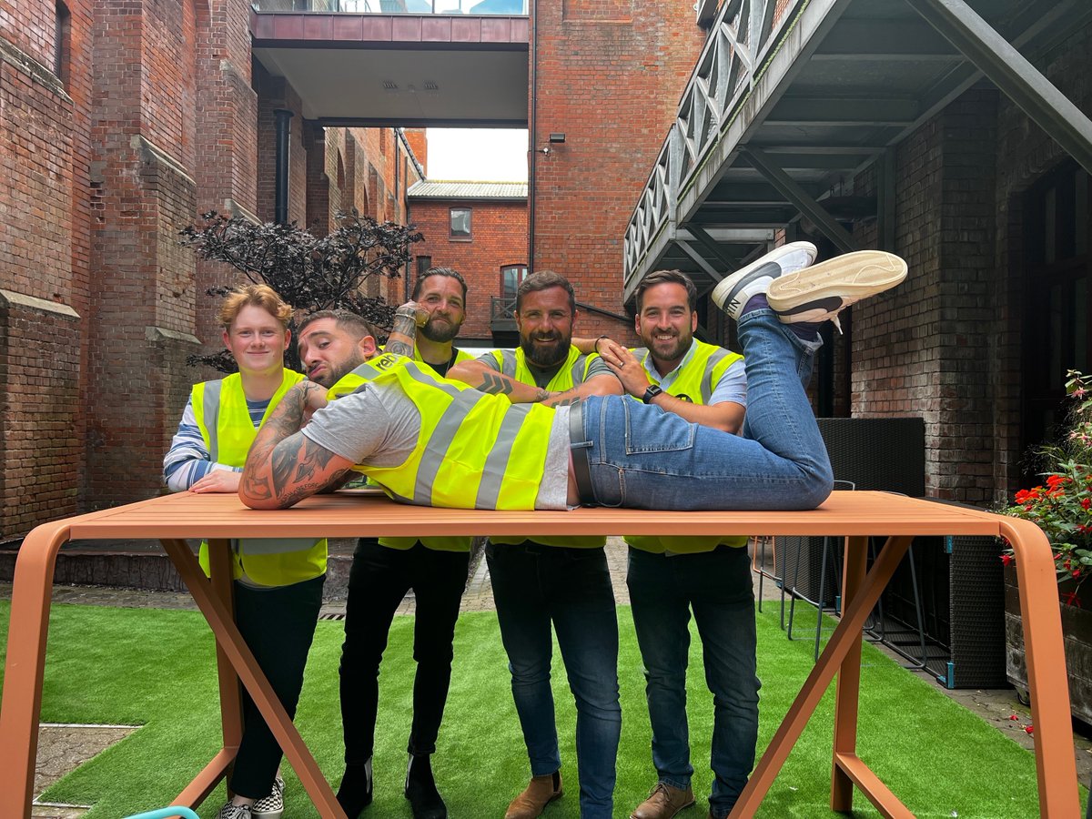 R4 Advertising tweet media