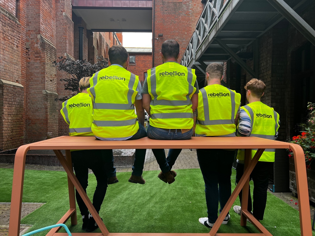 R4 Advertising tweet media