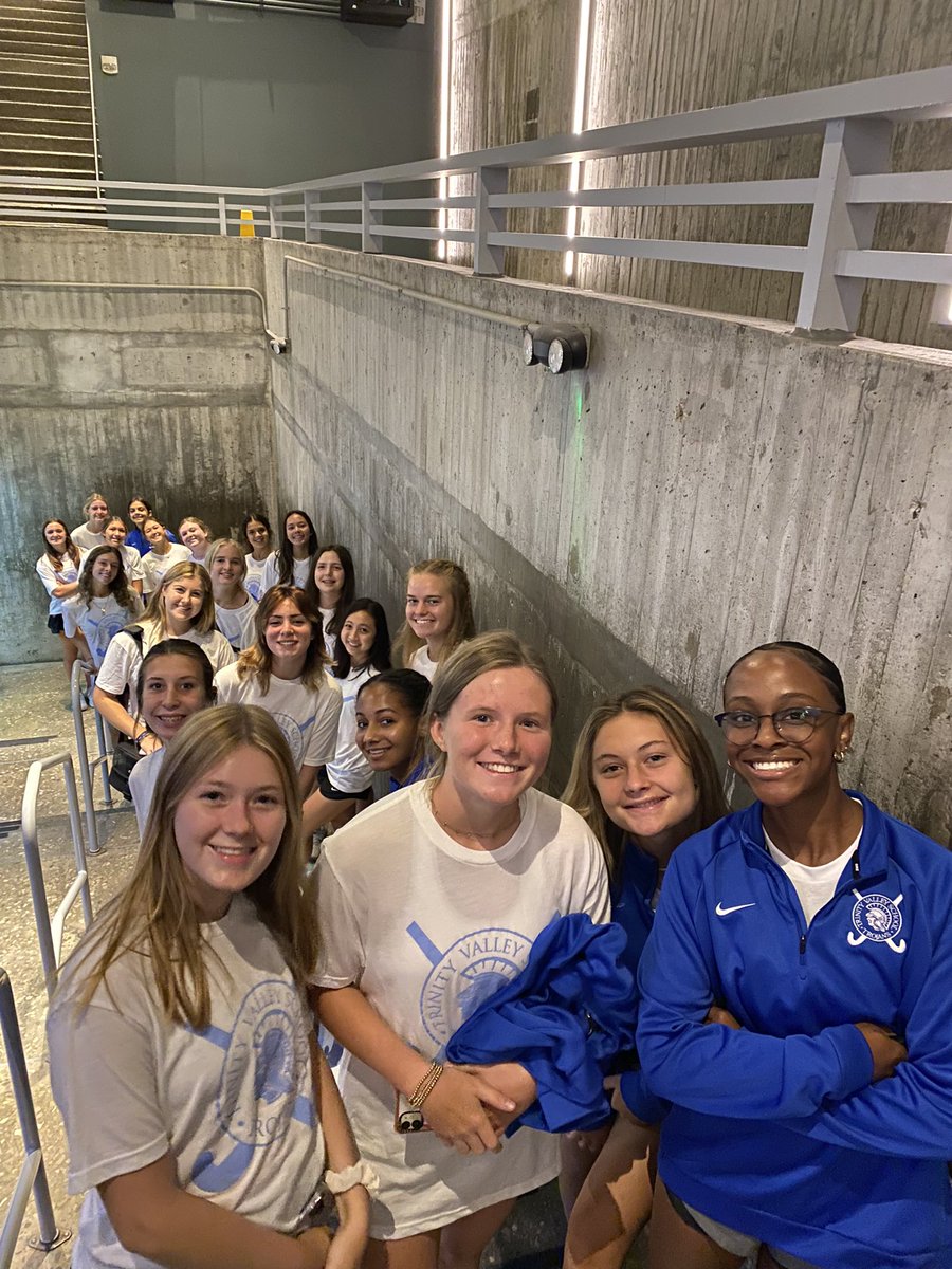 tvsfieldhockey's tweet photo. Gateway Arch ✅. Good luck to 🏈 against Pantego tonight! We will be cheering from afar. @TVSathletics @gatewayfh #hupthisteam #💙 #pbtg https://t.co/rJkLh4fMj9