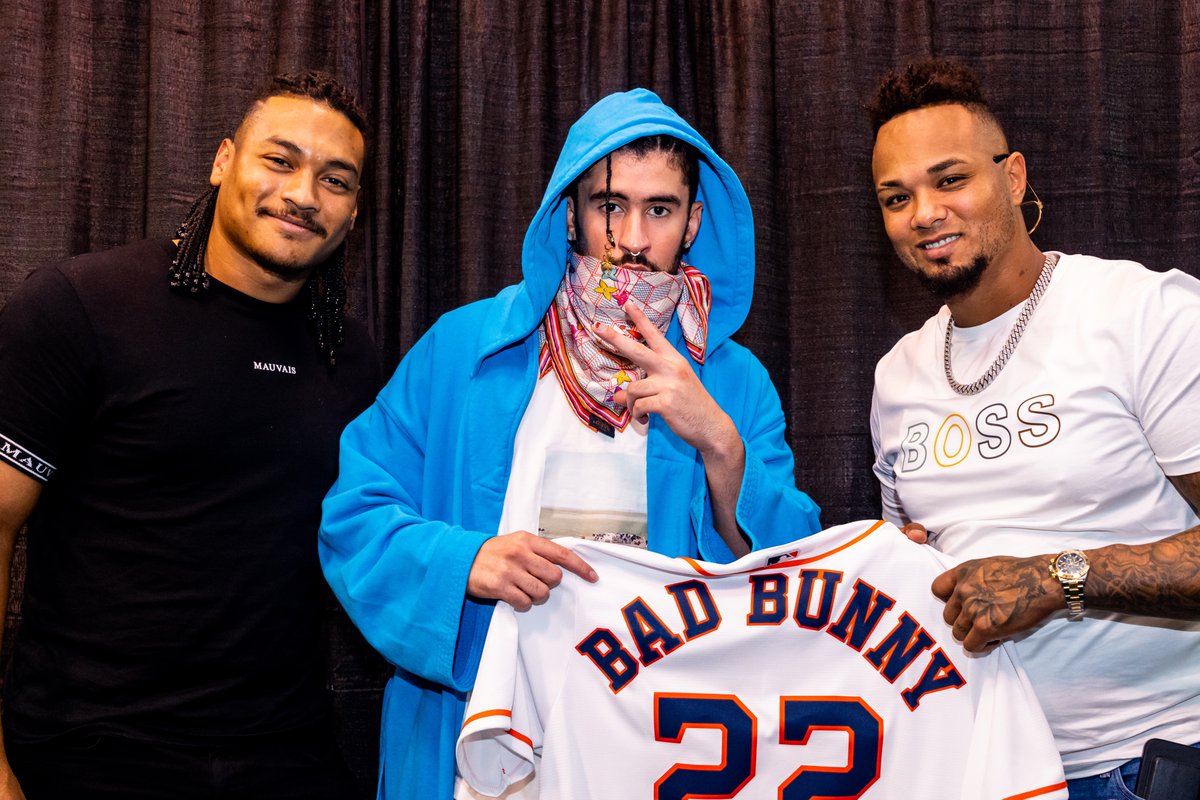 astros's tweet photo. .@sanbenito brought the heat ☀️🌊❤️ https://t.co/GSuvYYGHbH