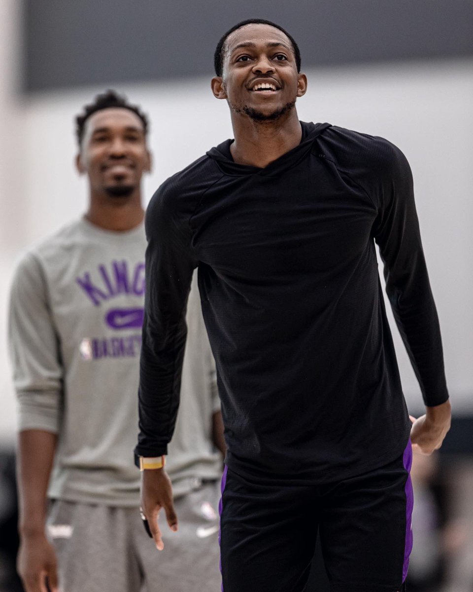 banziito's tweet photo. De’Aaron Fox literally all smiles is the content I’m here for.
Let’s get it.
#YearOfTheFox🦊 https://t.co/K1rWw9DWj5