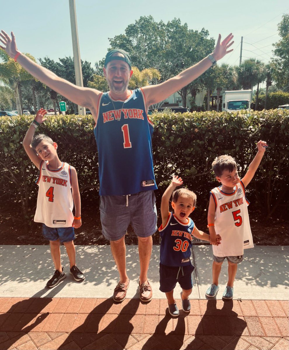 AStone84's tweet image. We are so happy these Knicks are still on our squad!! #Knicks @IanBegley @AratonHj