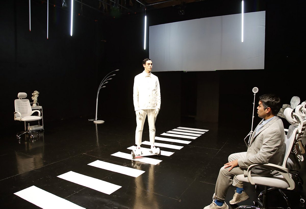 wearedramaclub's tweet photo. ¿Podemos hablar un segundo?
Hoy y mañana son las últimas funciones de #NewsroomOfTheFuture 🌐 en la sala de teatro de la Universidad Mayor 🎭✨

Entradas disponibles en https://t.co/8c4c7S5XIf 🤖 https://t.co/z3L5mMSBlI