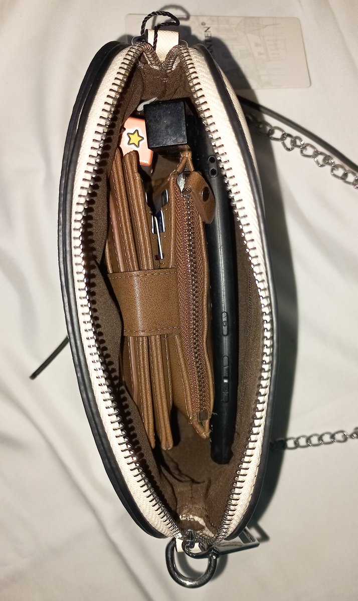 icemilkteh's tweet photo. tas ini beneran cakep dan bisa di pake main maupun acara formal gitu, tasnya juga bisa di jadiin shoulder bag atau sling bag, tinggal adjust aja talinya, bakal jadi salah satu tas andalan aku sii
🖇https://t.co/OT0NRCw0QC https://t.co/2gvV8qV5e0