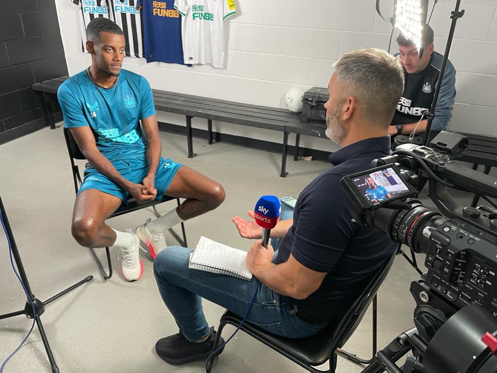SkySports_Keith's tweet photo. Alex Isak says he’s been texting Alan Shearer since the Newcastle legend messaged to wish him luck after joining the club for £58m last week. 
Hear from #NUFC’s record signing on SSN today &amp; an extended chat on @SoccerSaturday tomorrow. 
NB. He says he’s fit for tomorrow 🫡👍🏽 https://t.co/UJrlTNqN8Z