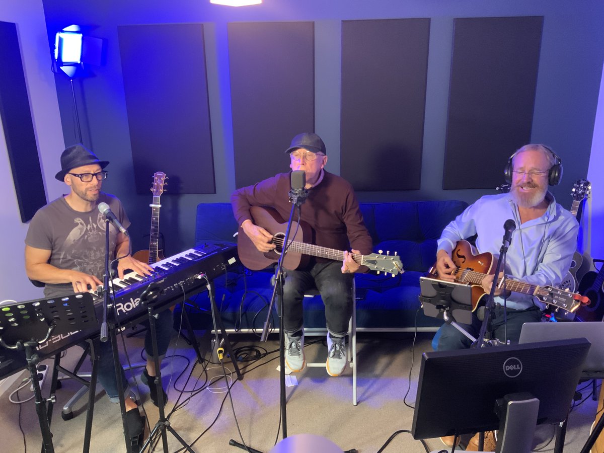 Great episode this week on  the Live Jam joined  by  Ian Paget  &amp; Albert Bogle 🙌🏻❤️
Catch the Live Jam  Friday  on Sanctuary First for live music and praise, every Friday at 3pm! Watch:  fb.watch/fhUuPx2h3X/
#livejamfriday #sanctuaryfirst #onlinechurch