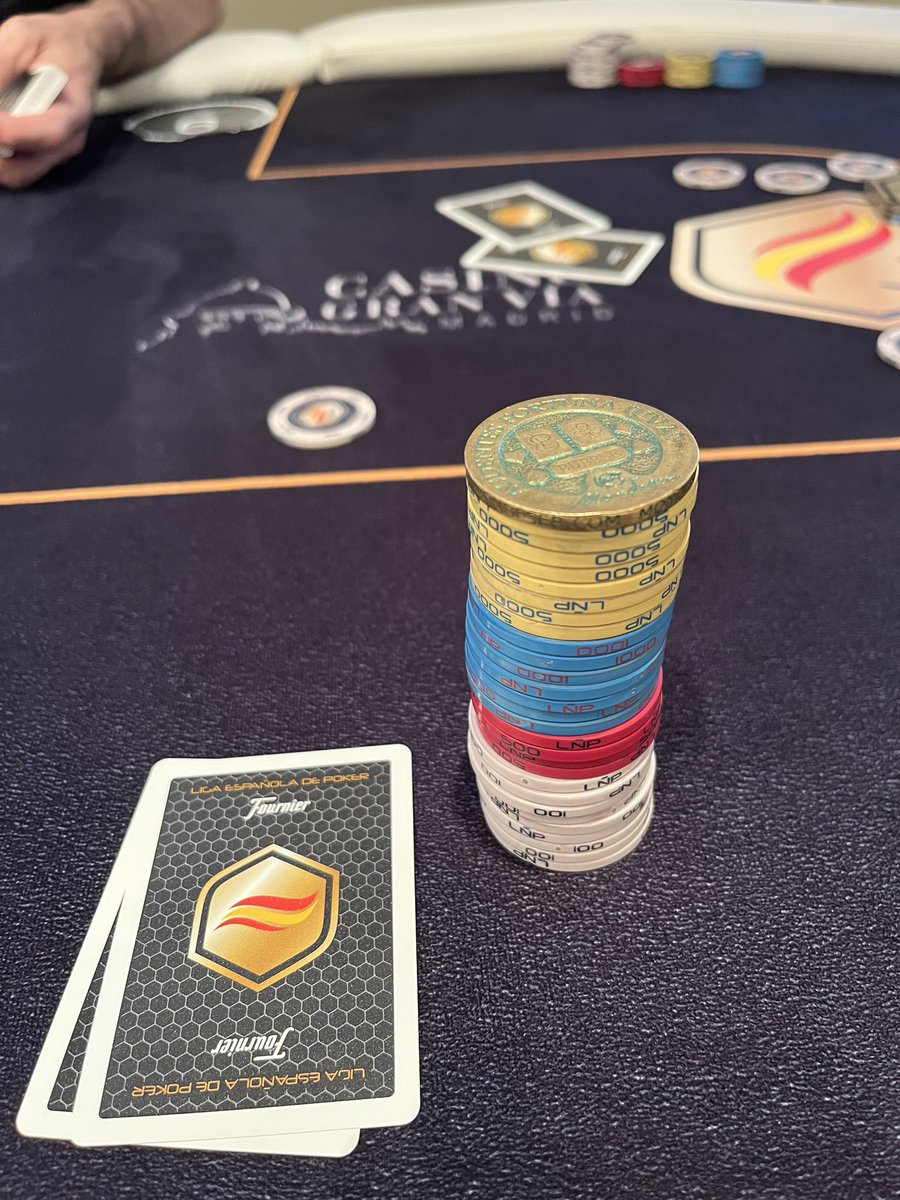 BUBBLEWOMAN8's tweet photo. Empezamos @ligaESpoker en @CasinoGVPoker de la mano de @mentopoker 💯💯💯
#BubbleHappy💪🏼💪🏼💪🏼 https://t.co/dNWT1Y3vS8