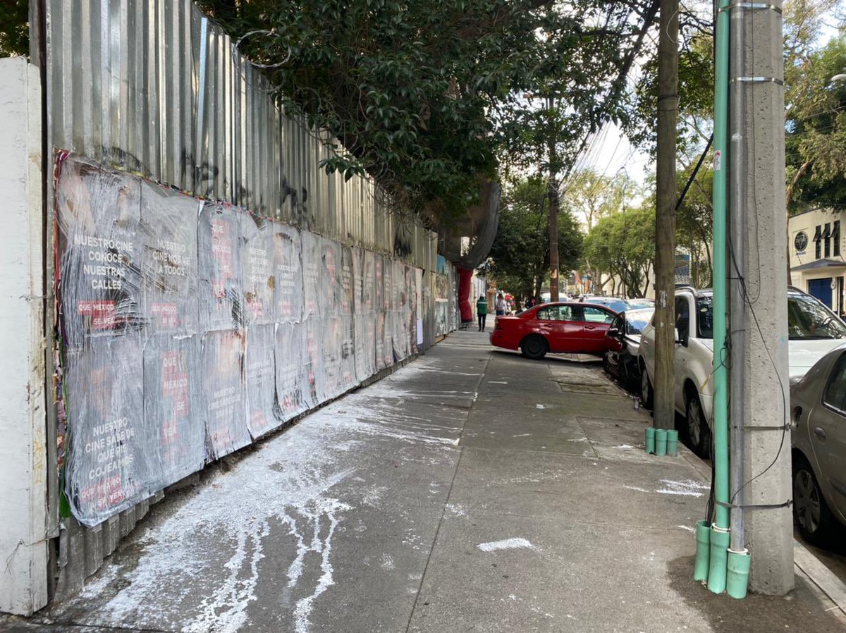 Paty_Echevarria's tweet photo. Asqueroso como dejan la banqueta los que pegan publicidad en la pared en Mier y Pesado casi esquina con Xola, y ha pasado en repetidas ocasiones, las manchas están por toda la banqueta 🤮  @BJAlcaldia @coldelvallecdmx @NarvarteVecinos @Delvalle_Quejas @En_laDelValle https://t.co/DHX6zMsLQA