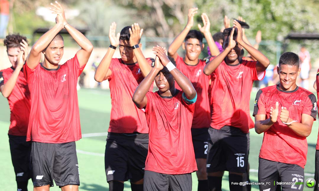 Balonazos's tweet photo. Dificil cierre de año vivirán cientos de jugadores y cuerpos técnicos con el palazo a la Liga FutVe 2.

#LigaFutVe2 
#Jugadores
#CuerposTécnicos
#MasDesempleo

🔗 https://t.co/stMRslSWPI https://t.co/vYwLzoKCfu