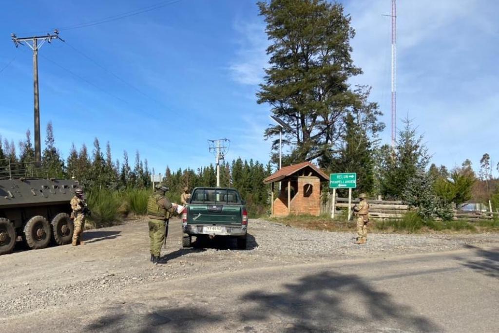 AldresT's tweet photo. NO pertenezco a ningún partido político!! Solo quiero paz y tranquilidad para mi Araucanía. Por mi parte agradezco la precencia de los militares acá en Capitan Pastene sector PICHI-PELLAHUEN, cada día uds nos dan un poco más de tranquilidad 🇨🇱 @Ejercito_Chile 💪💂 https://t.co/nQtyOSk8r4