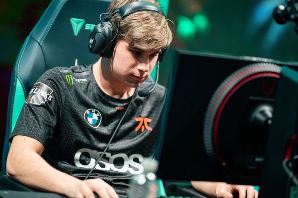 Los 3 jugadores españoles de la LEC clasificados a Worlds. 

Es la primera vez en la historia que hay 3 españoles en 3 equipos diferentes del mundial.

Dia grande para la historia de los esports en este país, RT para joderle el día a un francés.