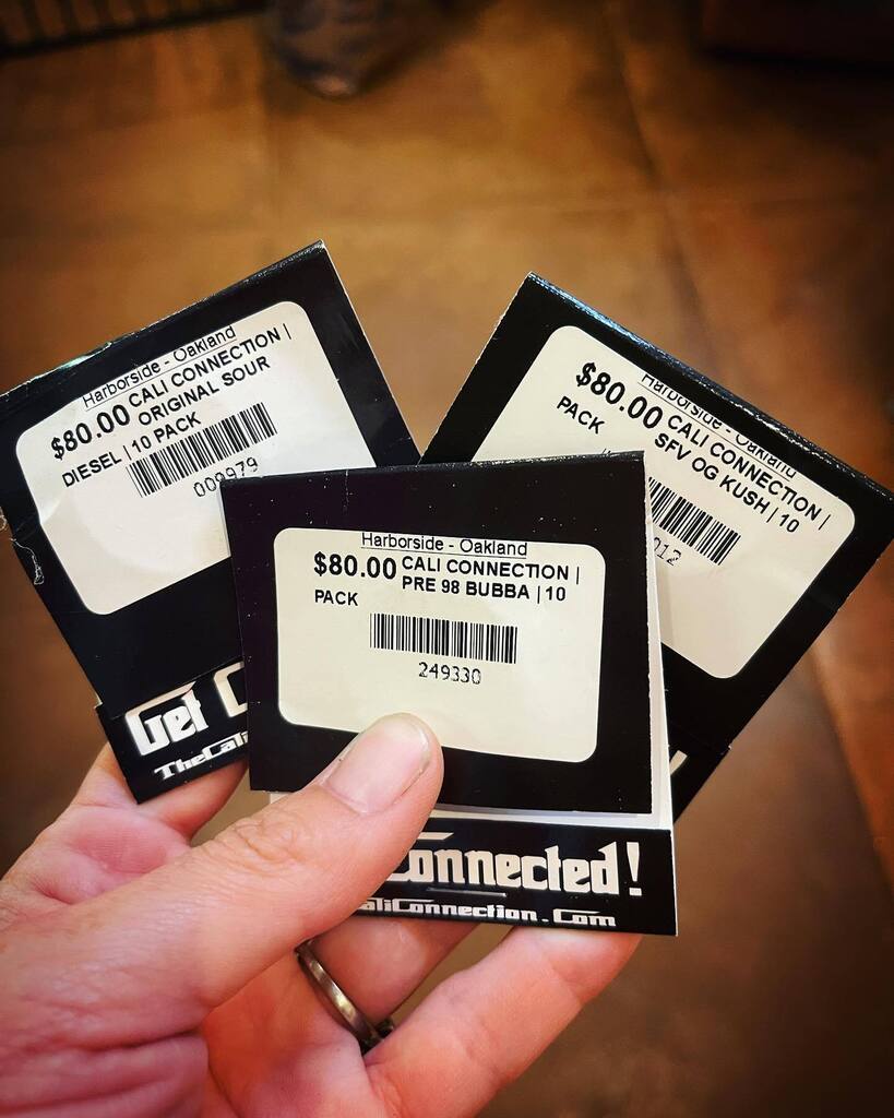 Whoa, the things you find when cleaning your closet! These packs have to have been from 2015/2016. Been sitting in the perfect environment since they slipped back behind the coats and dustpans and boxes of cords….
#pre98bubba #originalsourdiesel #sfv… instagr.am/p/CiA33zSLgju/