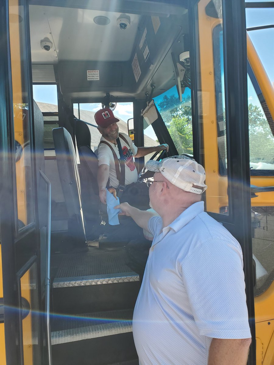 LevyBus's tweet photo. Some friends from the Quakertown School District stopped by yesterday afternoon with pretzels for our drivers. https://t.co/kikGpZT8aP
