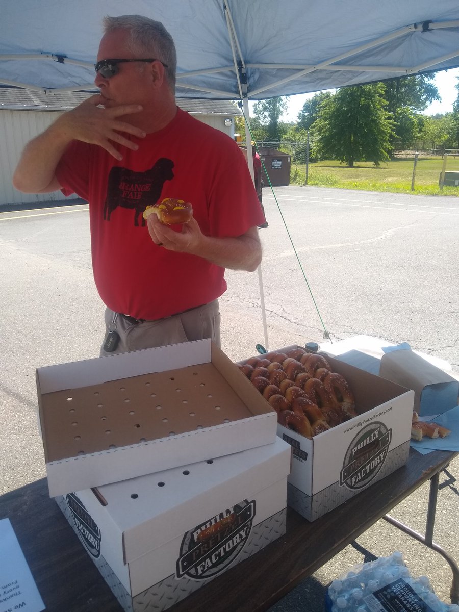 LevyBus's tweet photo. Some friends from the Quakertown School District stopped by yesterday afternoon with pretzels for our drivers. https://t.co/kikGpZT8aP